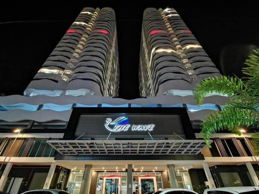 The Wave @2+1br Seaview / 10pax / 3 Balcony / 1km Jonker