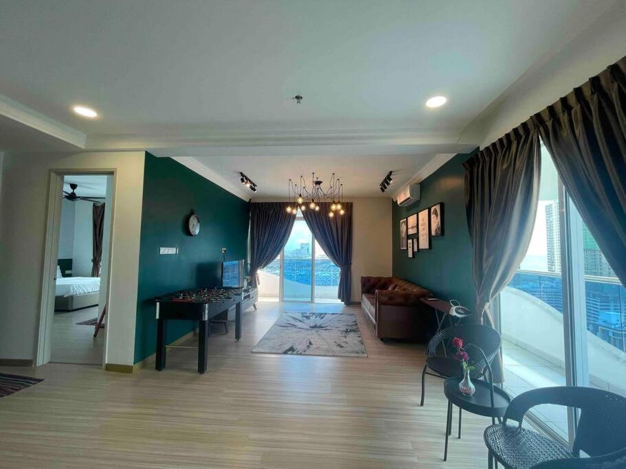The Wave @2+1br Seaview / 10pax / 3 Balcony / 1km Jonker