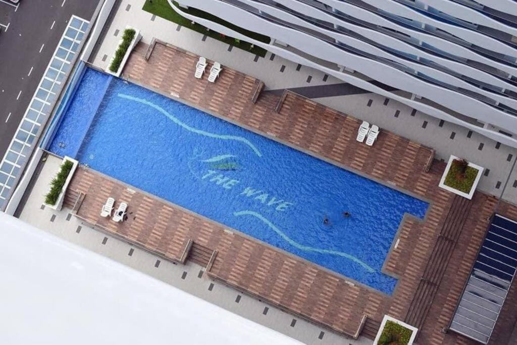 Apartment The Wave @2+1br Seaview / 10pax / 3 Balcony / 1km Jonker *